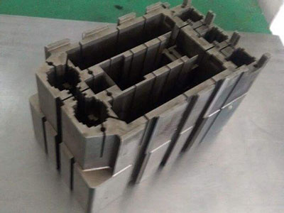 淺析數控機床的工作原理和加工內容。